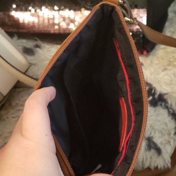 Tommy Hilfiger Crossbody - Picture 3 of 4